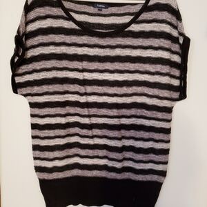 Reitmans Black and White Striped Short Sleeve Knit Top